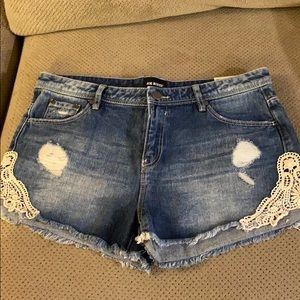 Distressed jean shorts with Lace